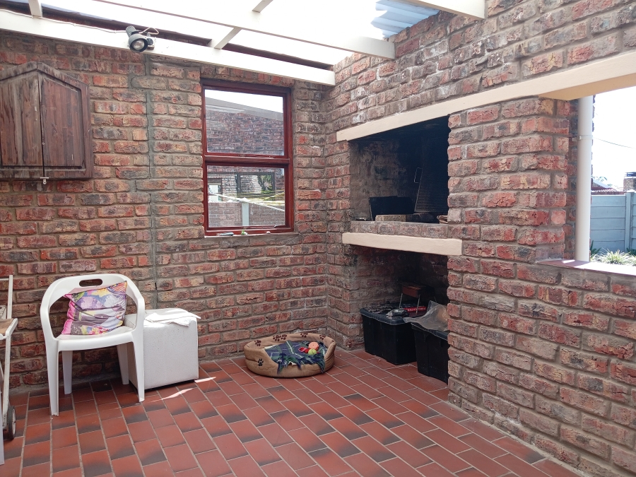 3 Bedroom Property for Sale in Strelitzia Park Eastern Cape
